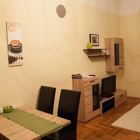 Green Apple Apartman